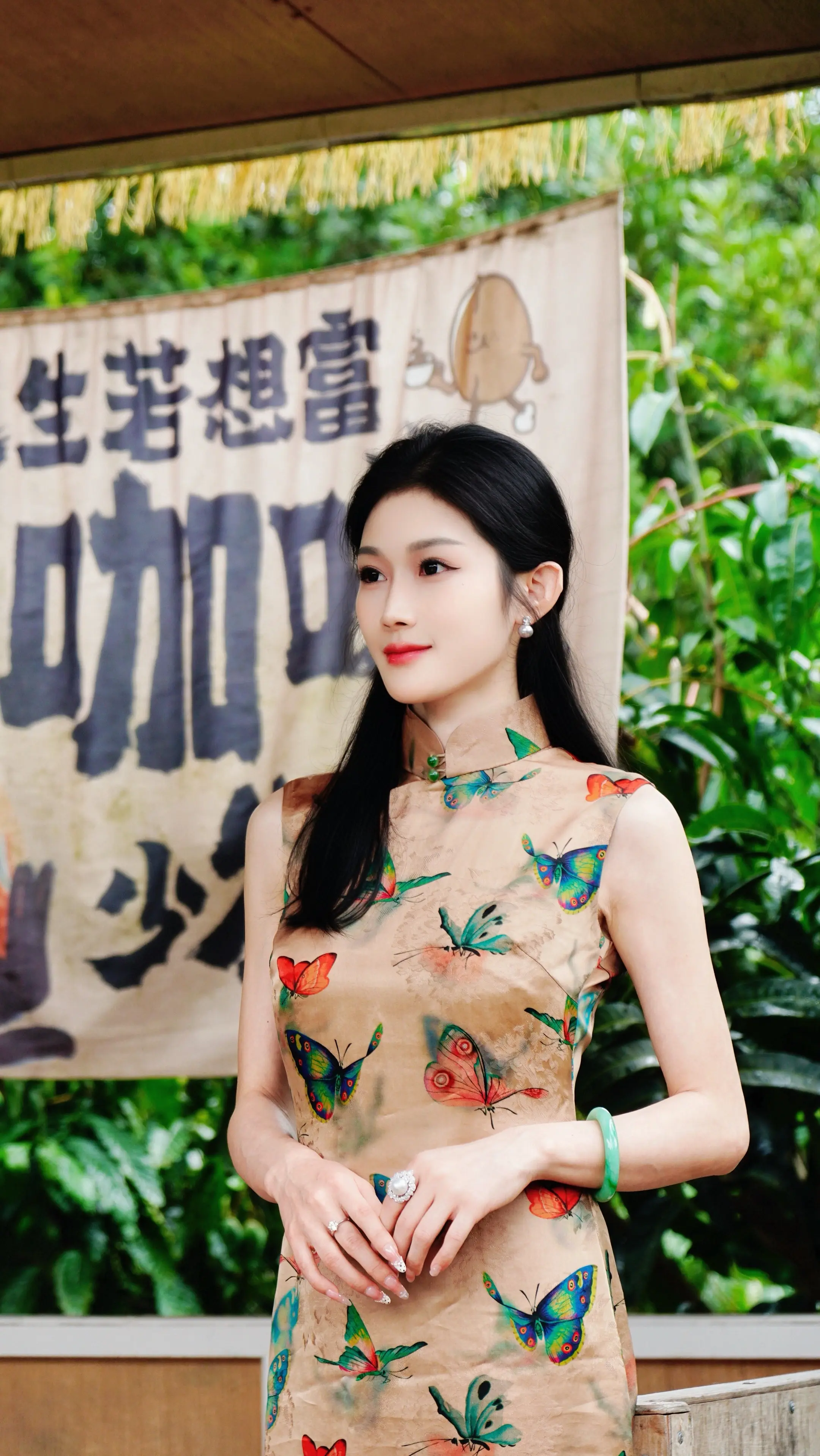 步履生香，摇曳了时光；衣袂翩跹，温柔了岁月。