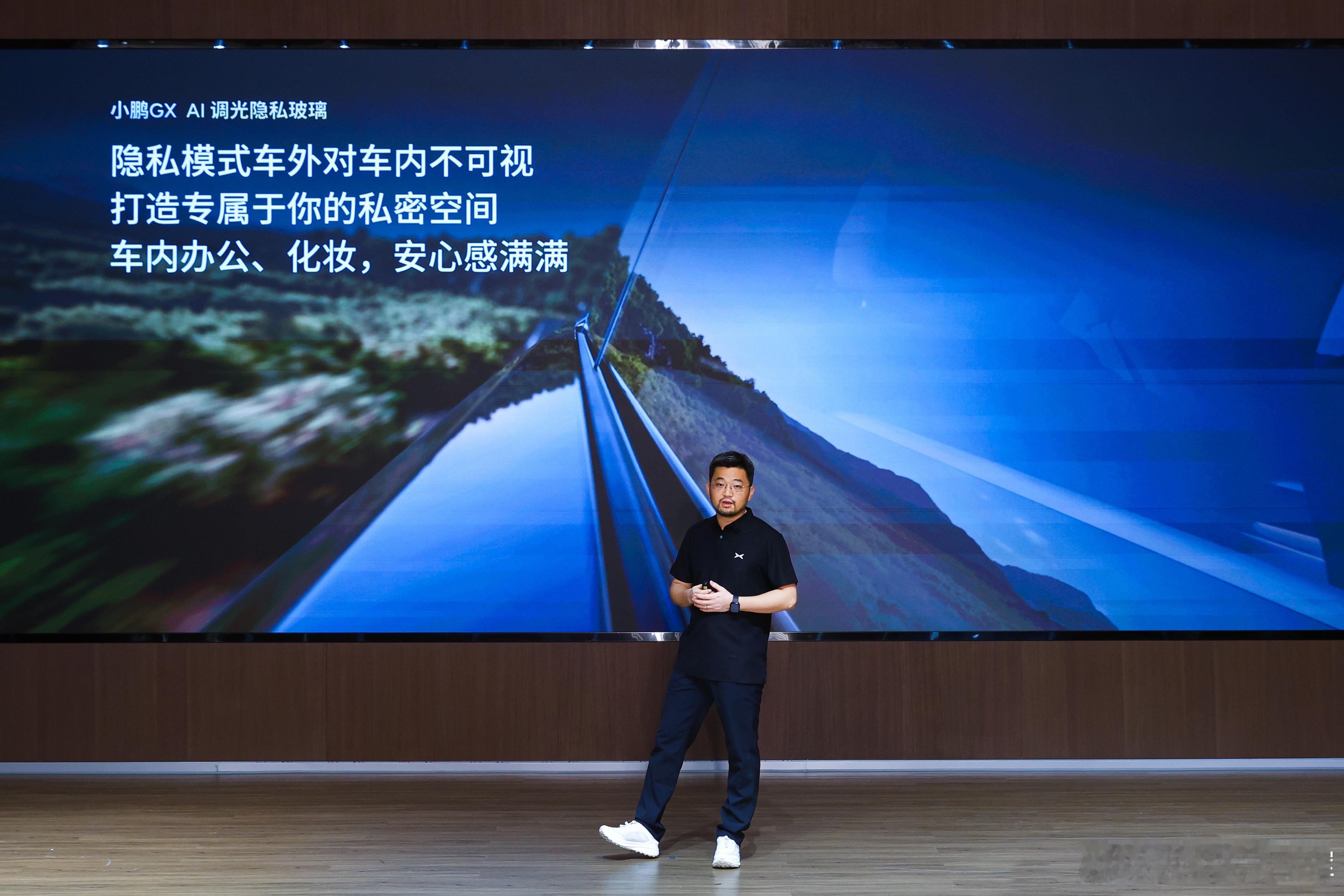 硬件筑底，软件赋能！小鹏GX将AI调光隐私玻璃深度接入整车电子电气架构与物理 A