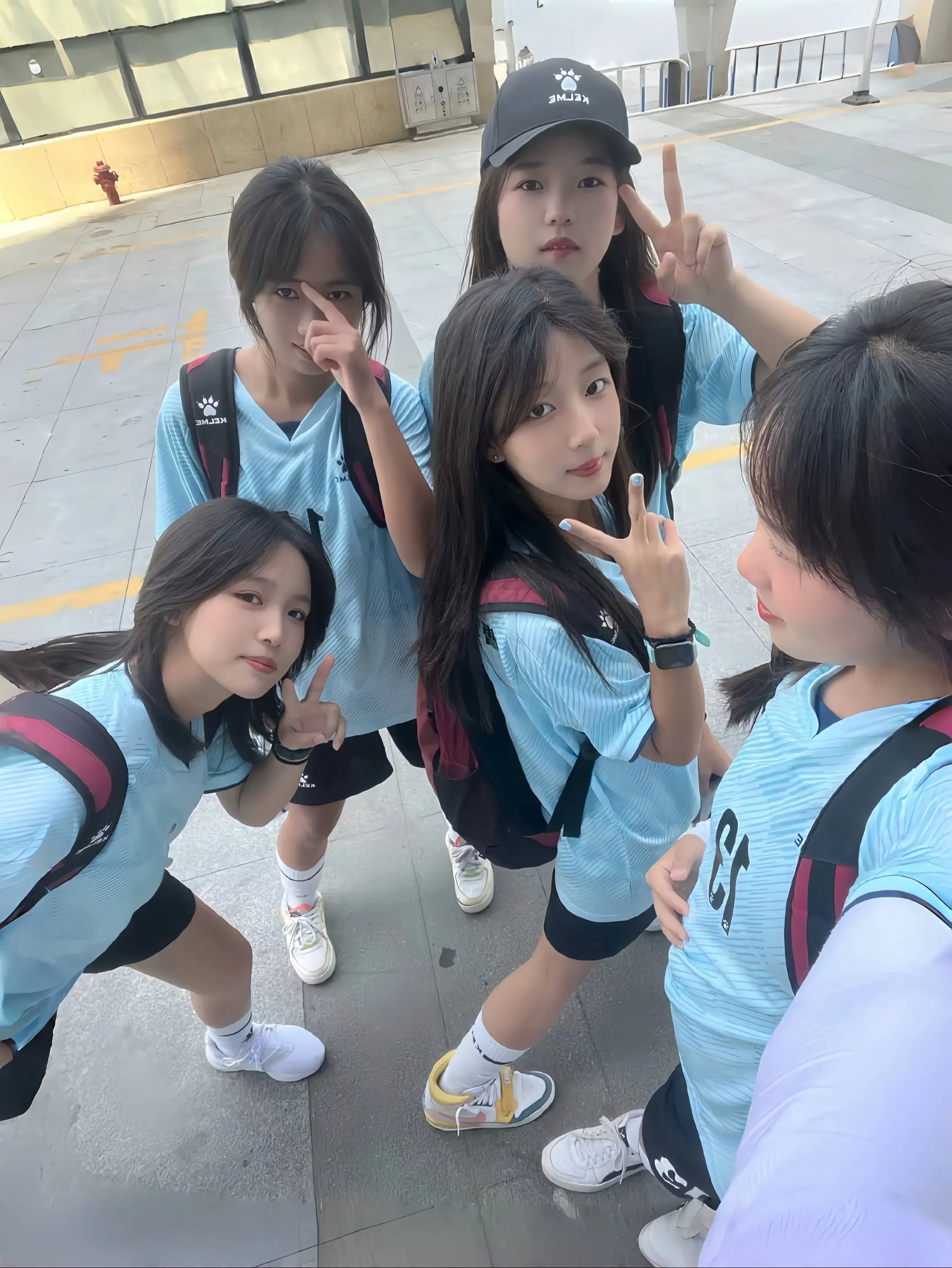 再听一遍青花瓷 敬我们初相识.