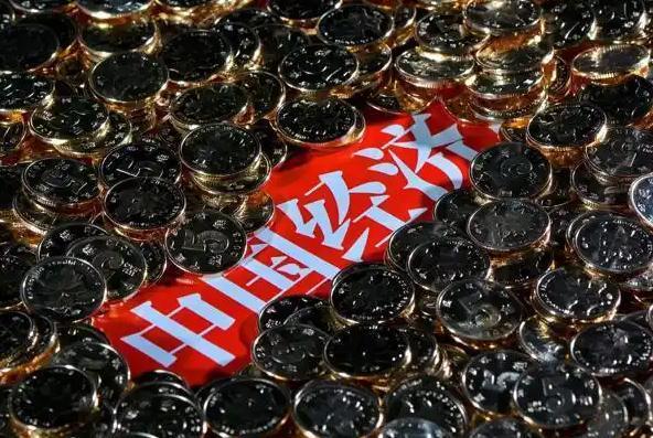 德媒声称，中国经济面临一系列的问题，而中国的外交却越来越强势，中国似乎以此在缓解