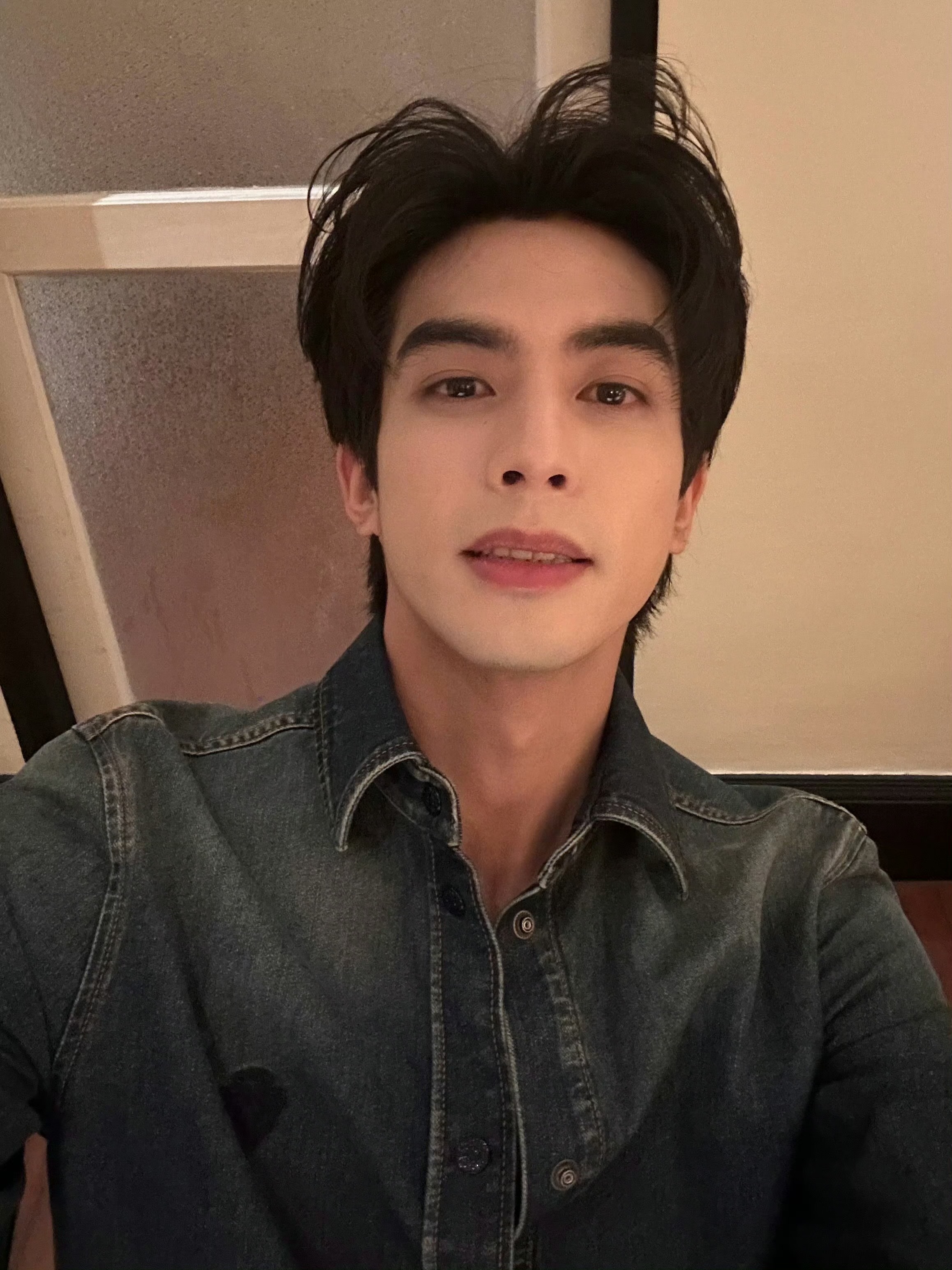 宋威龙自拍找不同掉落工作日常帅我一跳又一跳不同的照片一样的帅