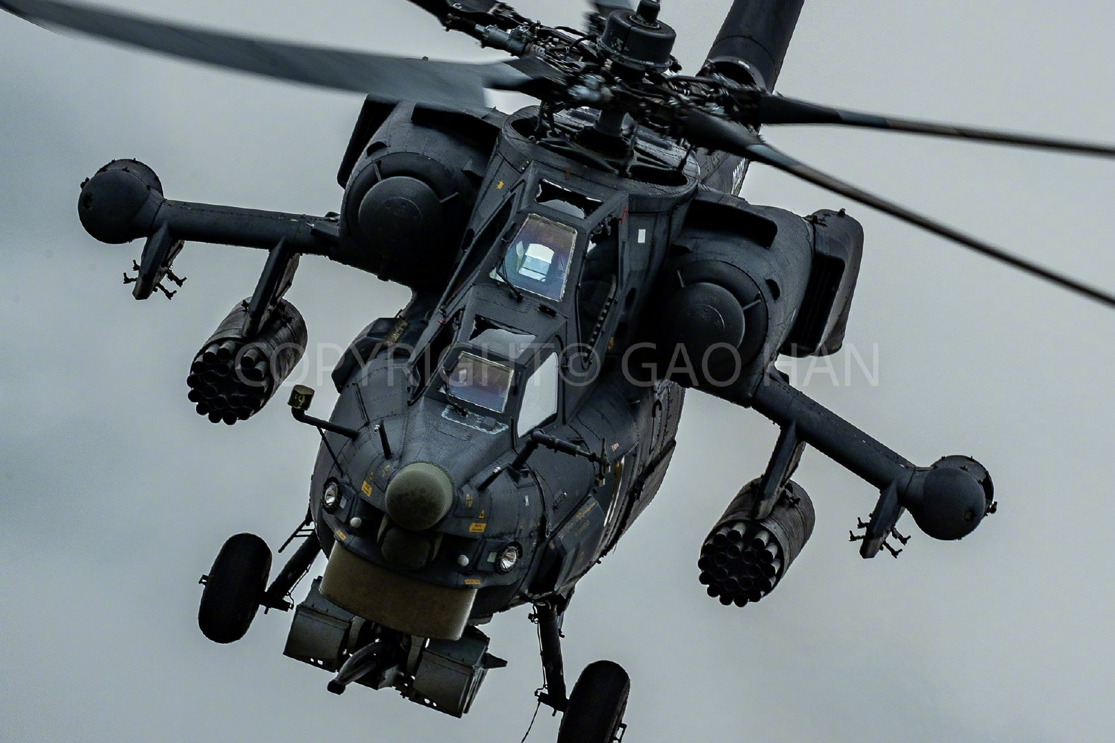 难得一见的Mi-28武装直升机飞行表演，坦克浩劫，名不虚传。航空君航空科普 航空