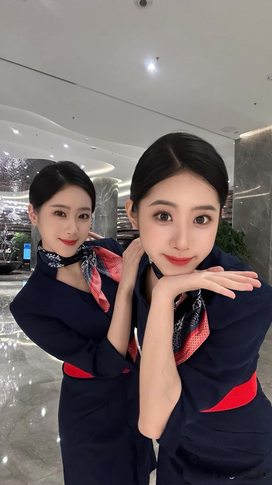 姐妹花齐亮相，优雅气质展风采！💃💃