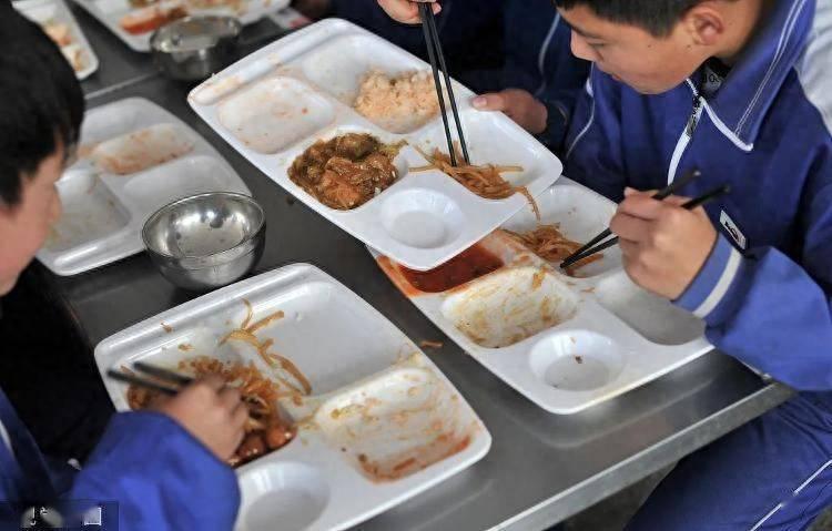 知情权不能被“预制”。没想到，竟然还有东西能让中国家长比孩子成绩还更上心，这就是