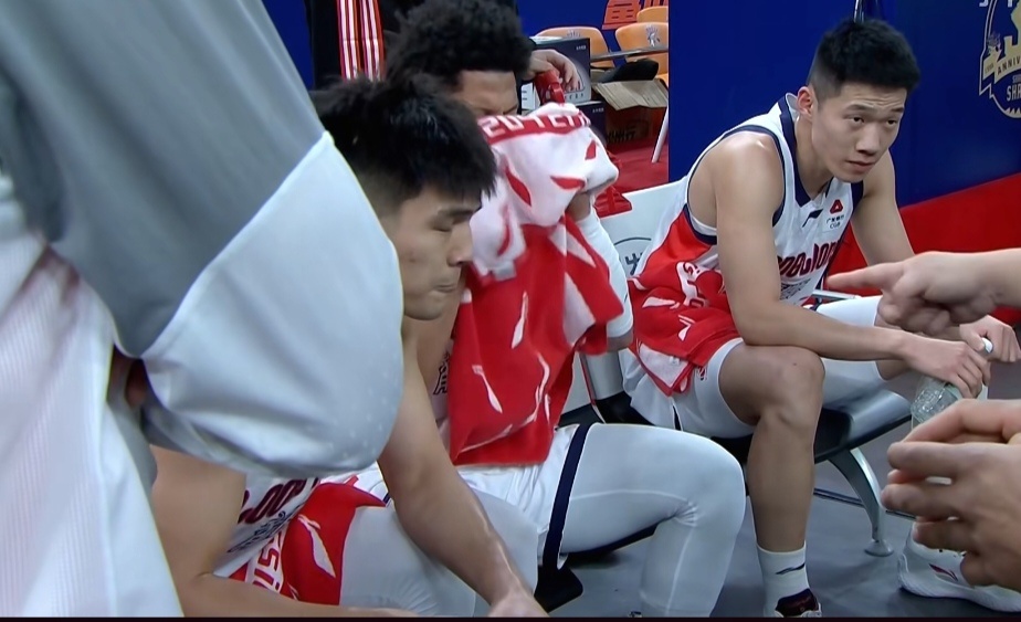 为什么一些three+ten粉，对待自己家乡的人，严格要求满是指责，对待差点把偶