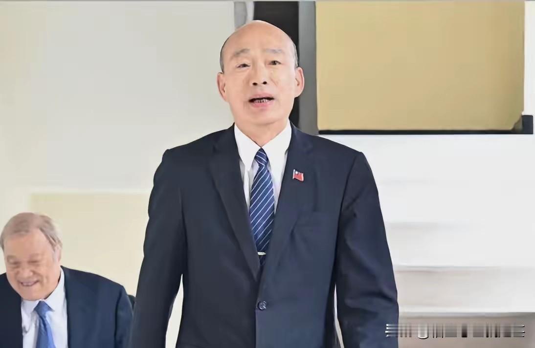 4月29日会上，季麟连情绪失控，称与韩国瑜有40年袍泽情，但“若卖党求荣，黄复兴