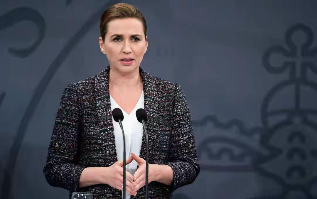 马杜罗必须请弗雷泽里克森吃饭，感谢她占据新热搜，让他不再那么难堪。对马杜罗而言，