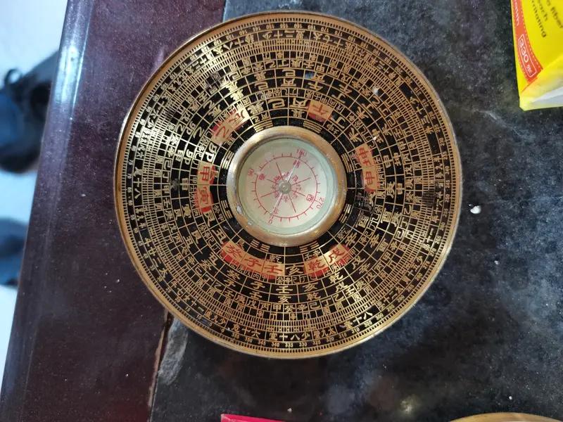 84年，
42岁，
今年和明年，
八字排盘，
都是流年不利的两年，
确实运气不行