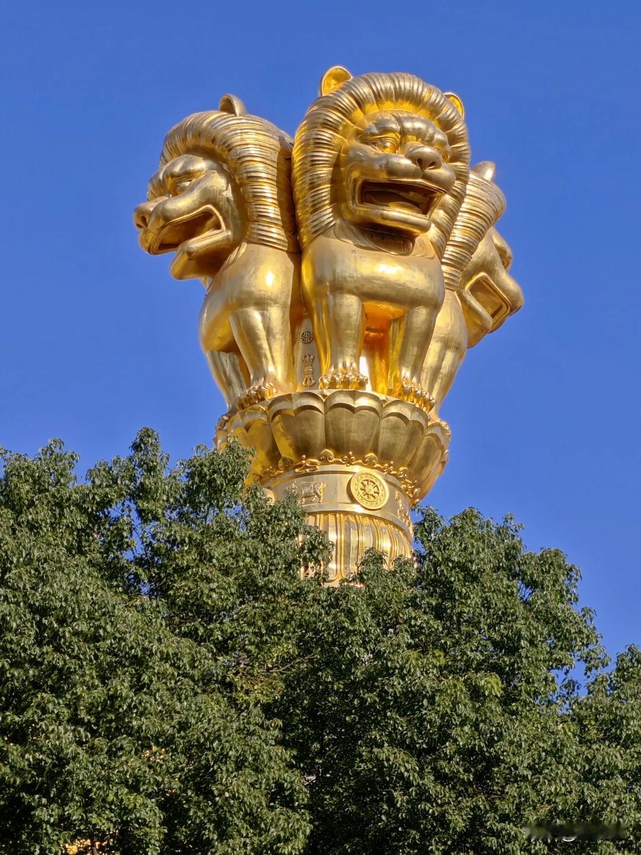 静安寺，算是在上海比较特殊的存在。
香火很旺，但是它更出圈的是，它其他的新闻。