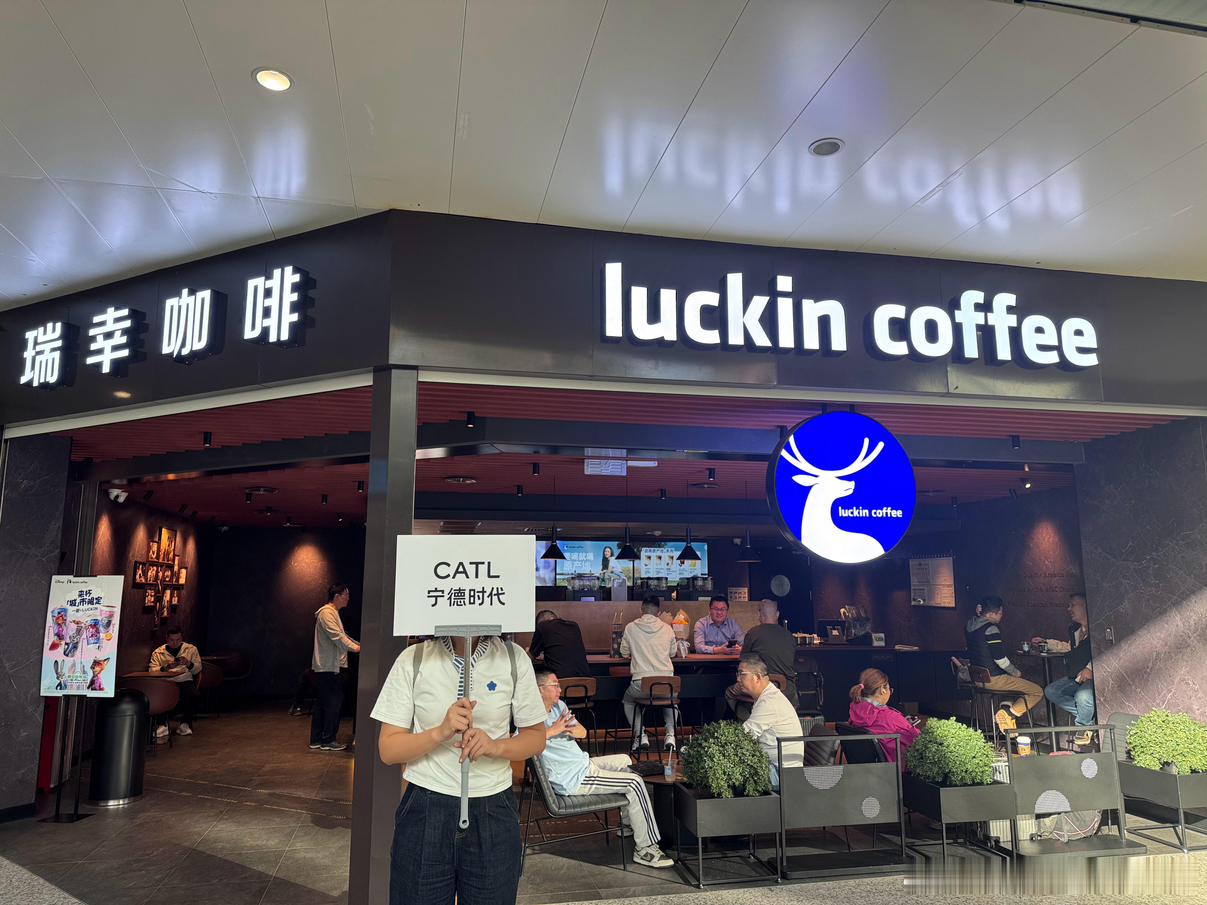 本来今天要返程的延后一天来了个活动宁德时代车展现场明天有人偶遇吗