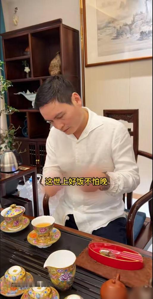 300万粉丝的包工头才哥，最近焦头烂额，生意不好，心情自然也不好。

说句过来人