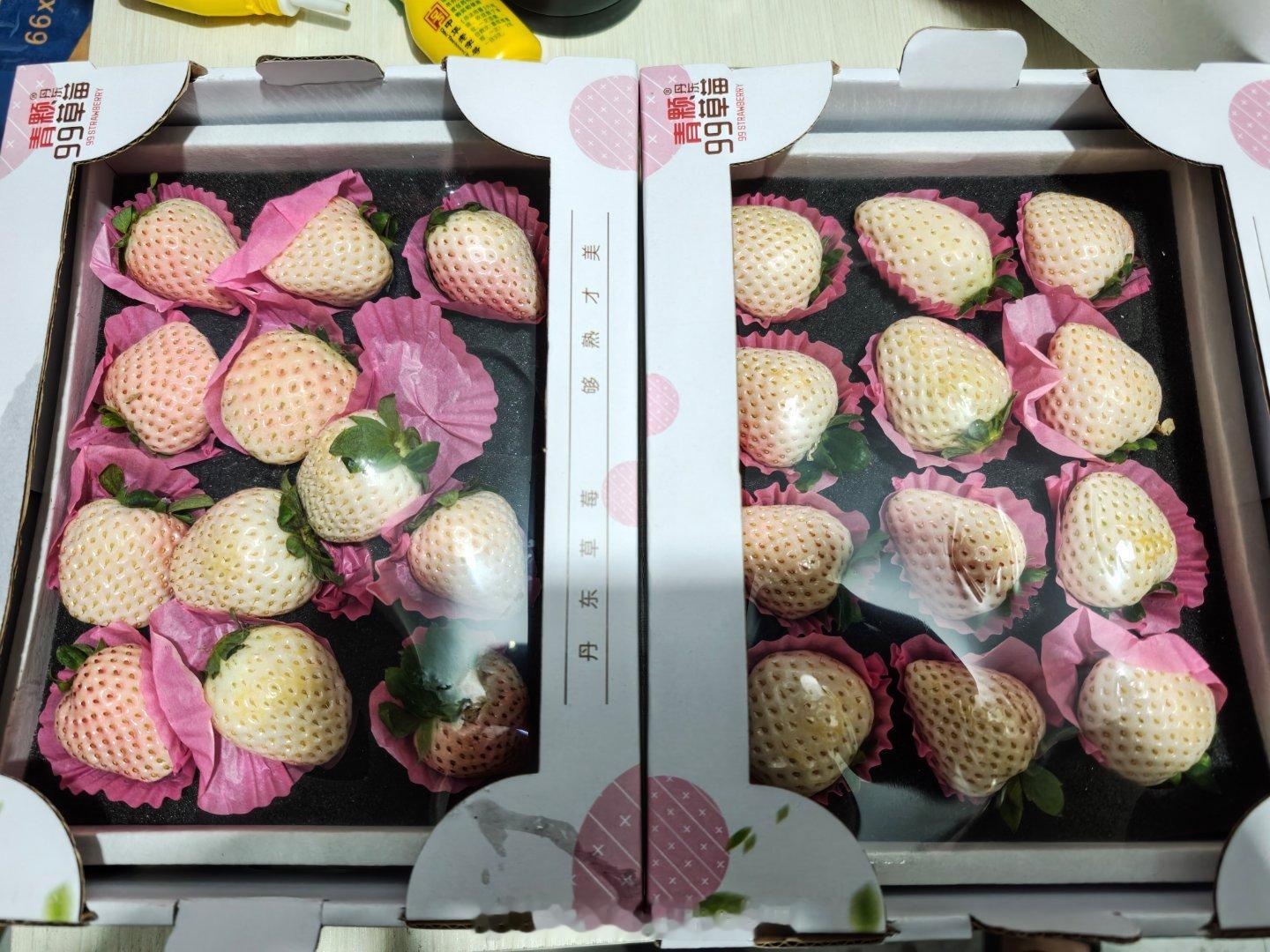 感谢大哥送的丹东大草莓。