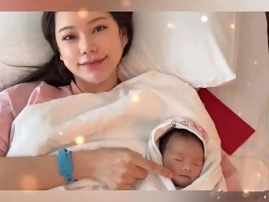 汪小菲老婆马筱梅终于生了，大年初七生了个大胖小子，晒出的新生儿照片真的很帅啊，刚