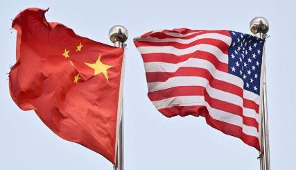 在英国留学的经济学博士岳建勇发出警告，别看现在中国经济是世界第二，但是还有两个大