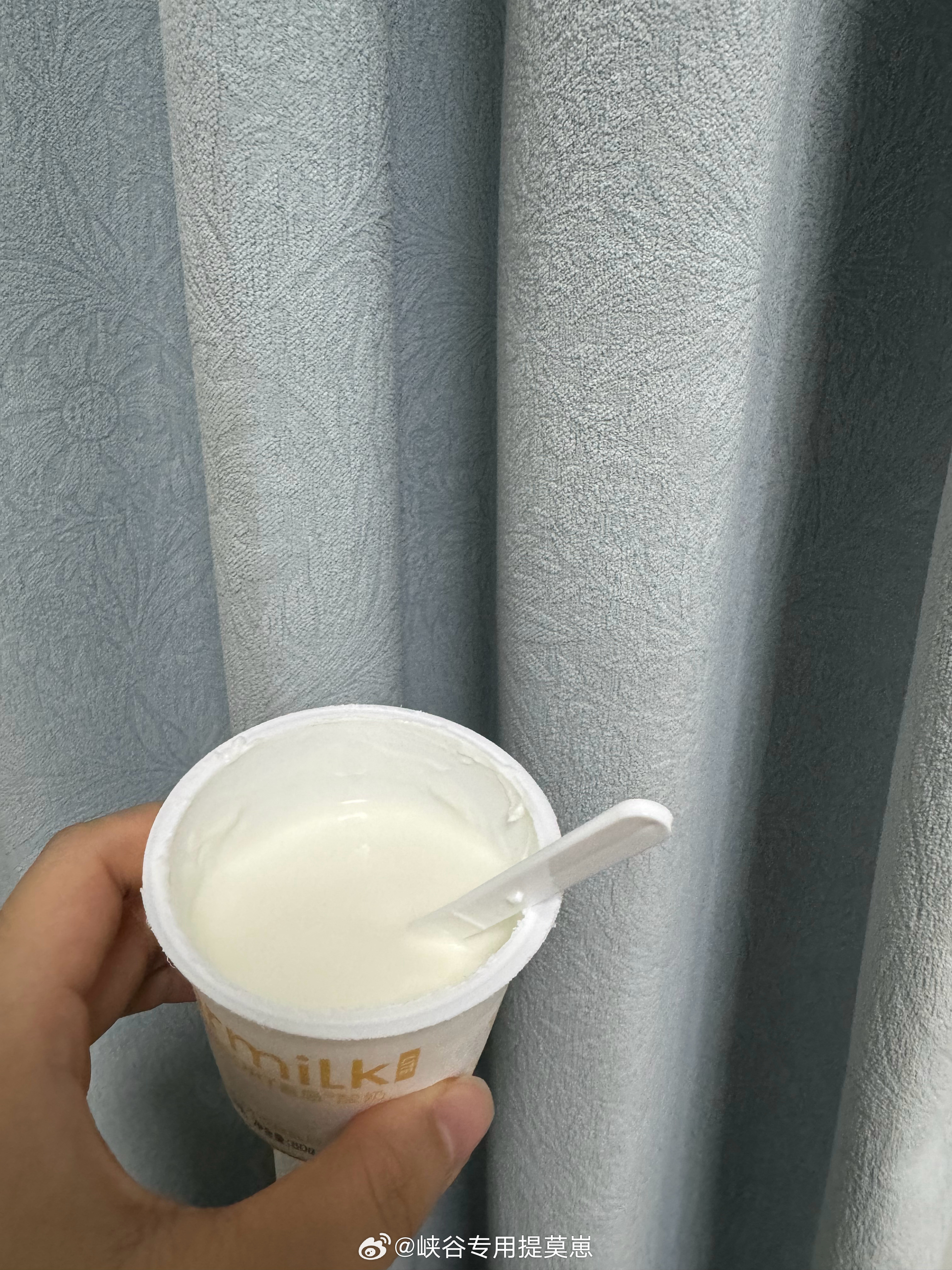 酸奶咋感觉一股脚臭味？？？很相信这东西能控制食欲了 