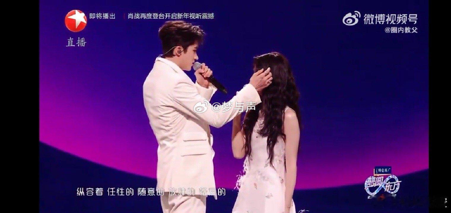 闫桉和卢昱晓的合作算不上多，但每次同框都能留下让人印象深刻的画面。或许好的搭档就