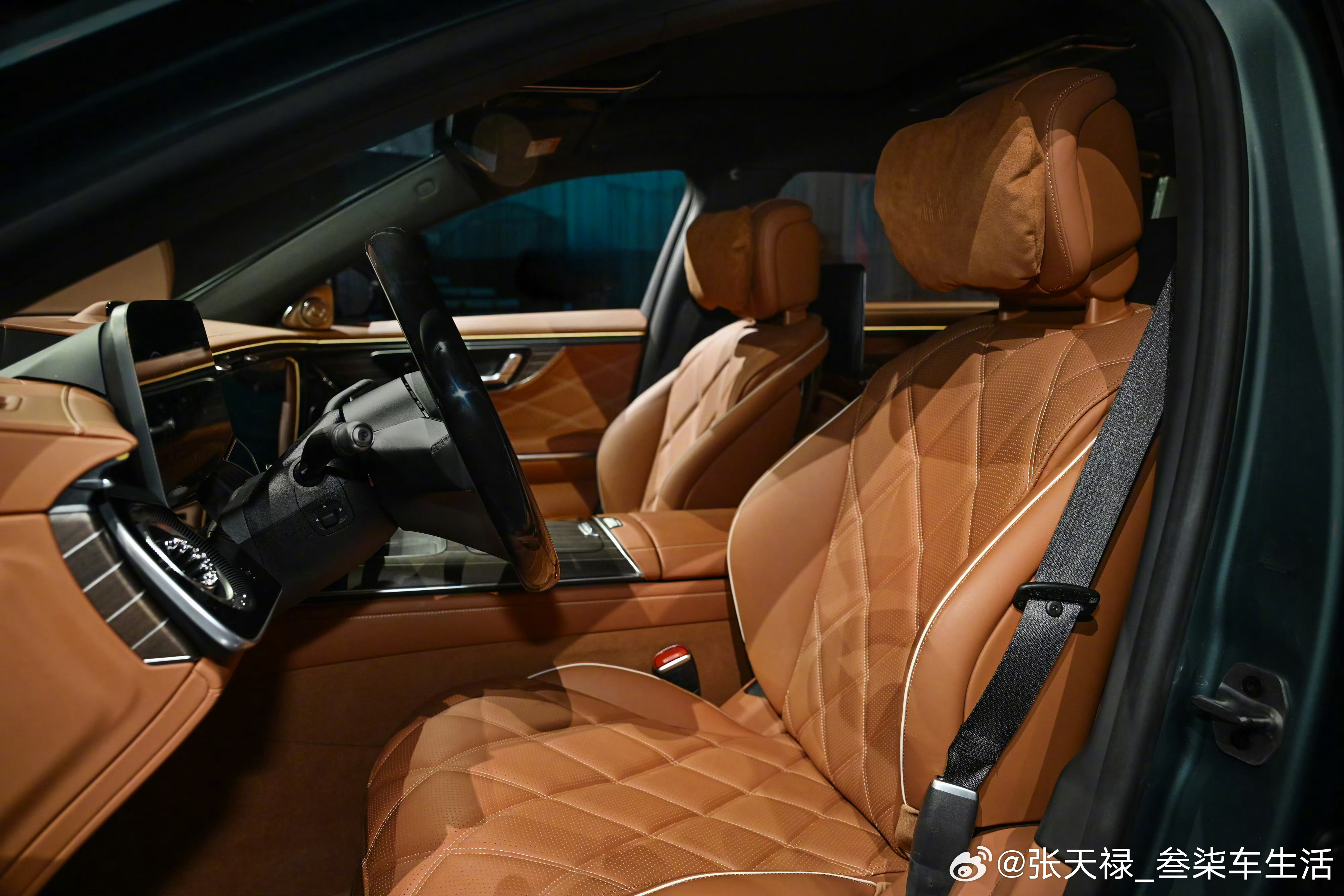 新一代迈巴赫S级轿车全新迈巴赫S级，这豪华敢真的是很到位
