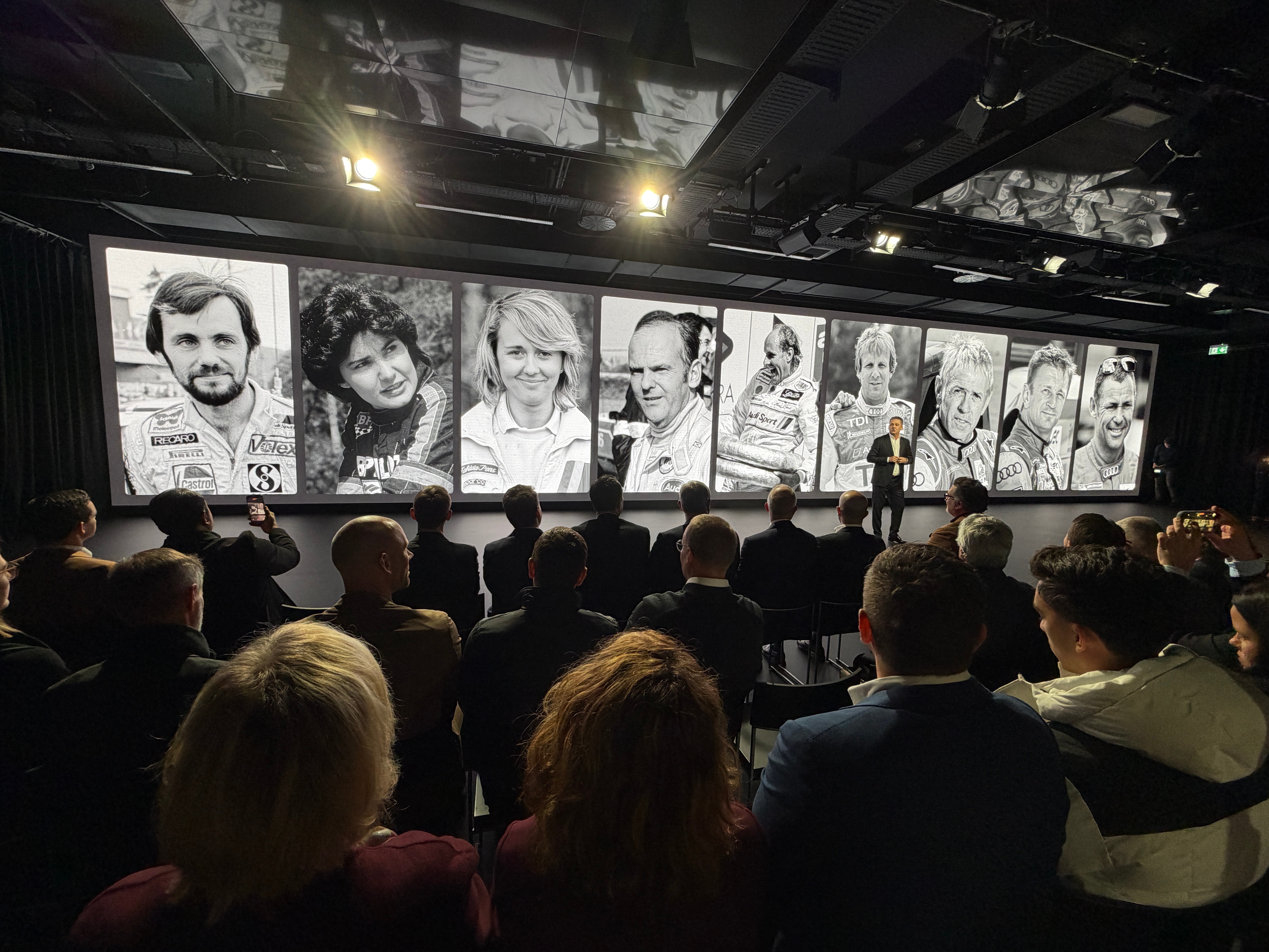 很高兴来见证奥迪F1项目首次公开亮相📷。可以看到奥迪在赛车里领域的悠久历史与涉