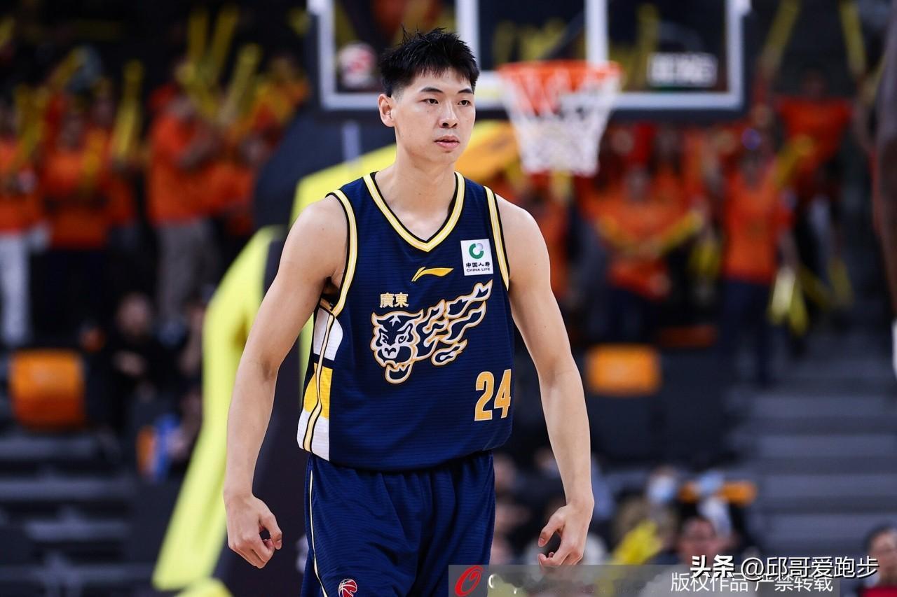 广东输给北京其实就是差在内线，撤下麦基，北京打了广东一个18比0的攻击波，把比分