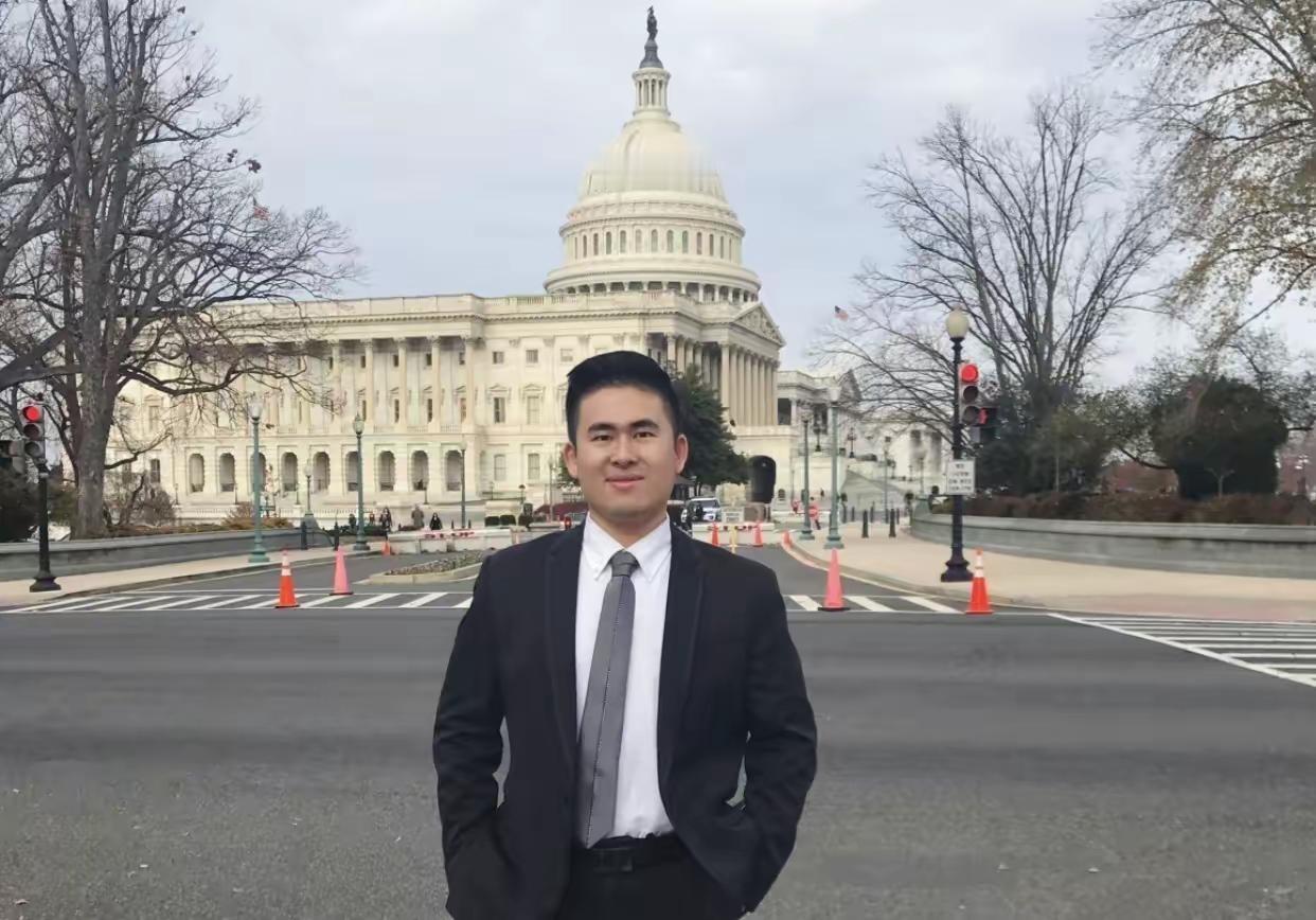 赵少康说，郑丽文如果再不让国民党通过8100亿新台币的军购预算，“六月份要怎么去
