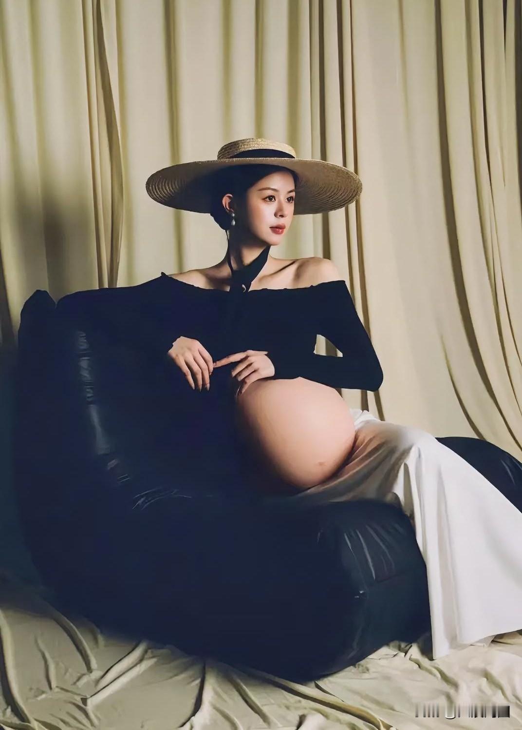 优雅孕妈，轻奢风范，享受孕期的美好时光。