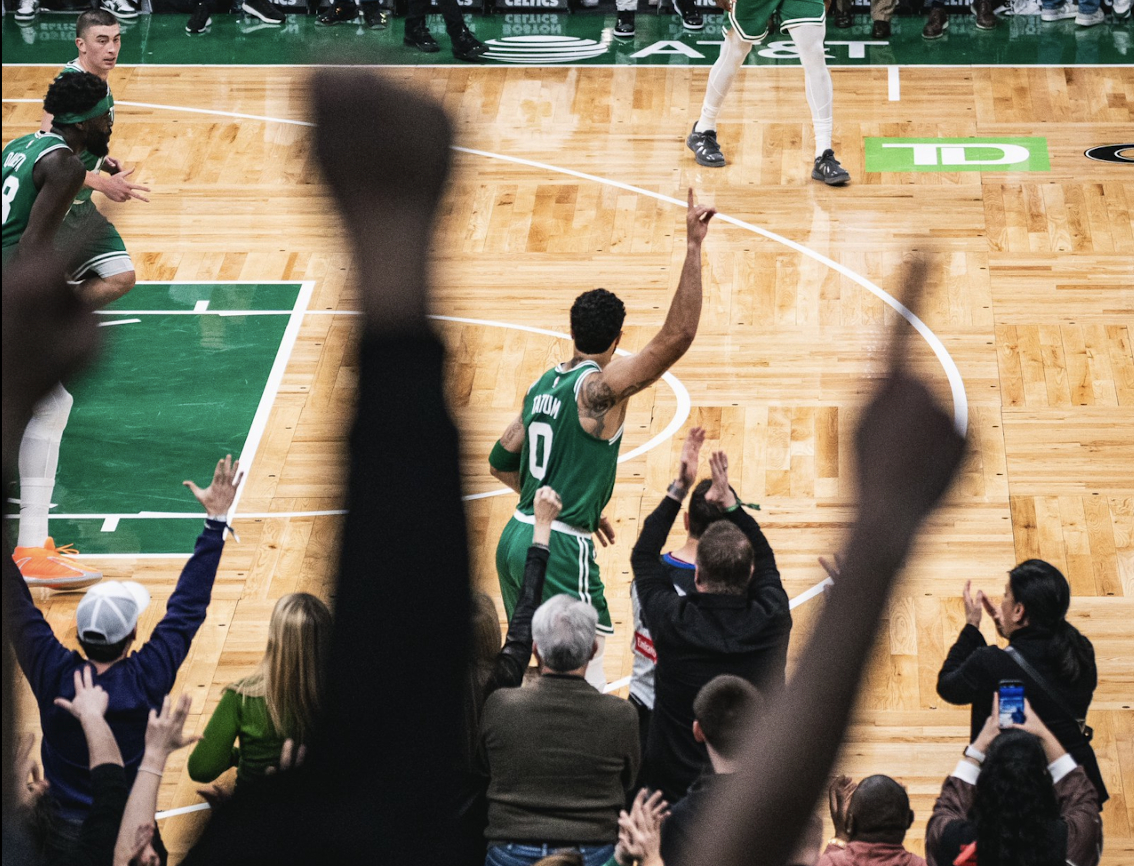 F1复出就有里程碑！塔图姆已经连续57场至少投进1记三分，联盟现存连续命中三分纪