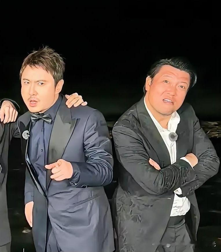 没想到外边憨厚的贾冰
才是隐藏的聪明人
一个人知道什么时候办什么事，你说谁能不喜