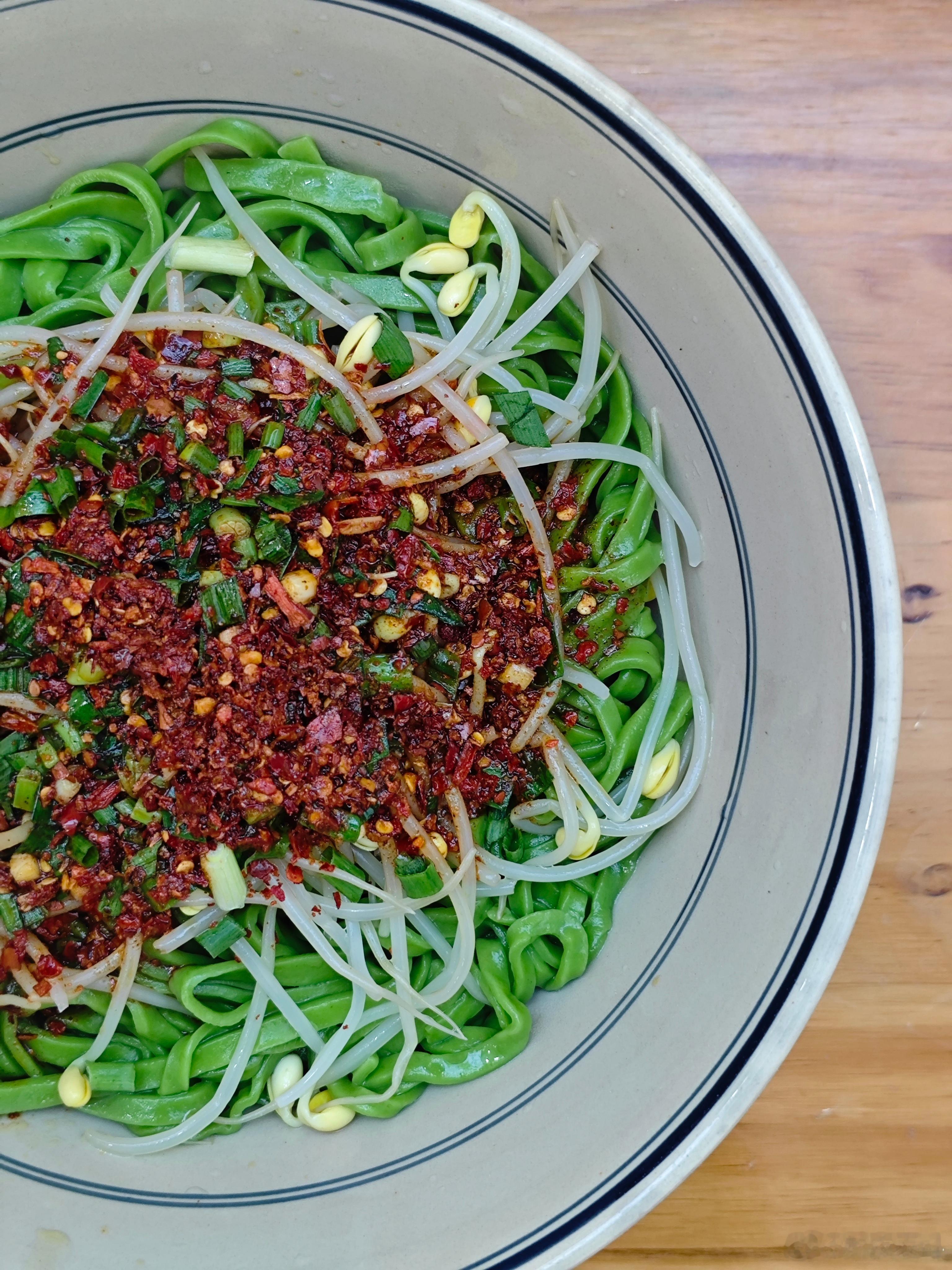 昨天在朱雀大街吃菠菜面，因为侥幸心理路边违停被贴条了，悔恨一天了这要抢    的