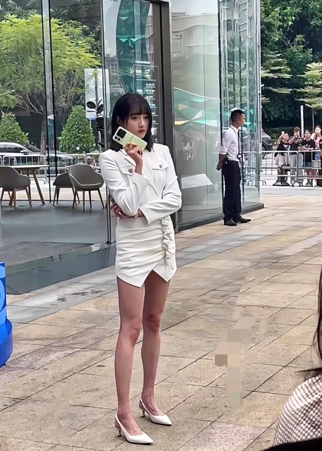 她的私服都很好看，她每次出席活动的衣服都很拉胯  