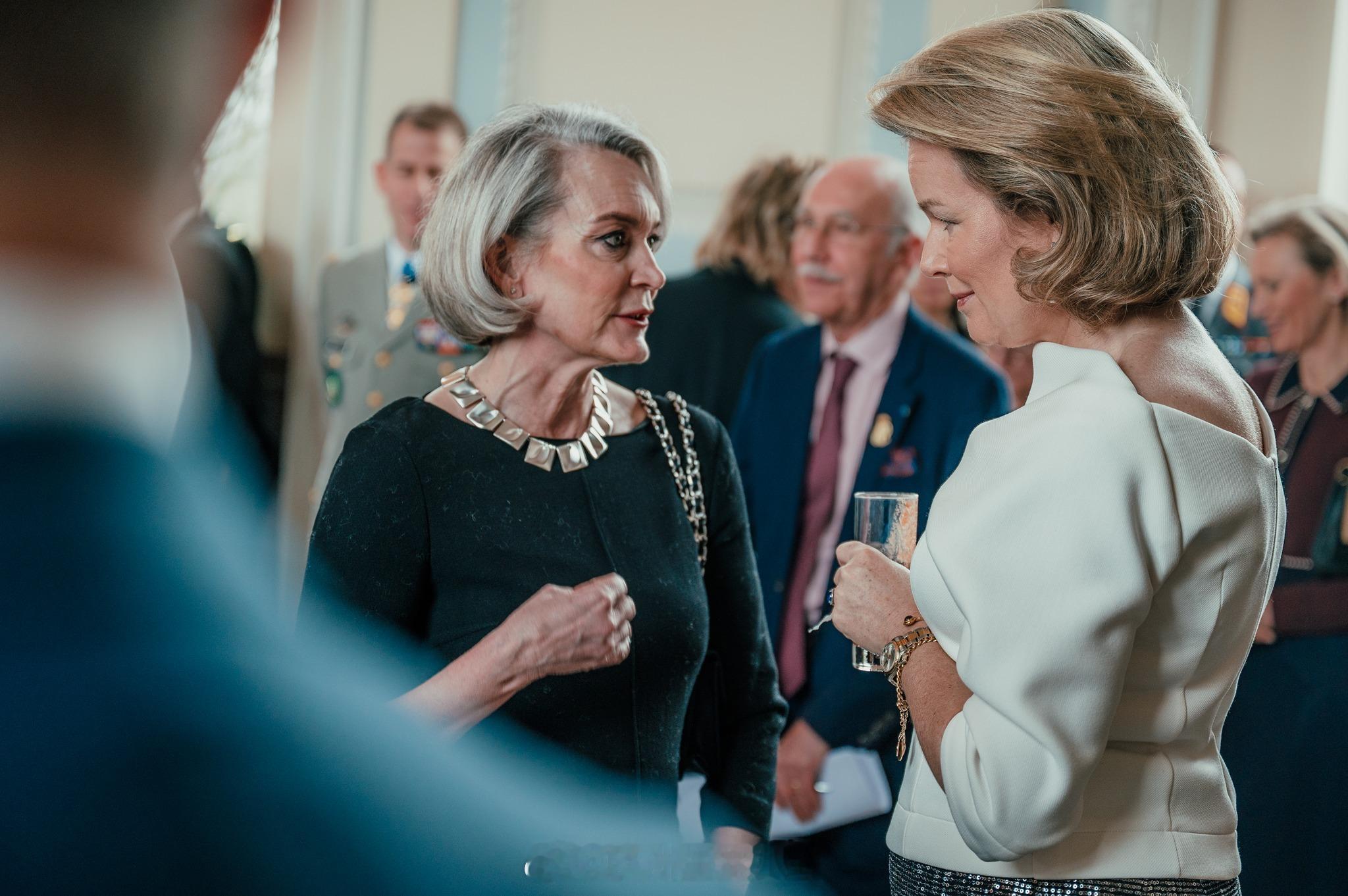 1.15 比利时国王菲利普、王后玛蒂尔德和王储伊丽莎白公主出席北约接待会 