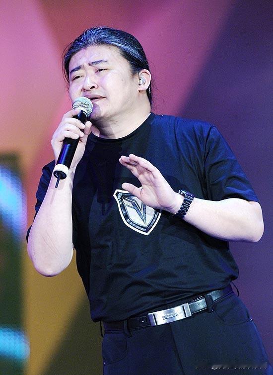 刘欢生前遗嘱彰显人品高尚

著名音乐人刘欢病故了，按照他生前遗嘱，不成立治丧委员