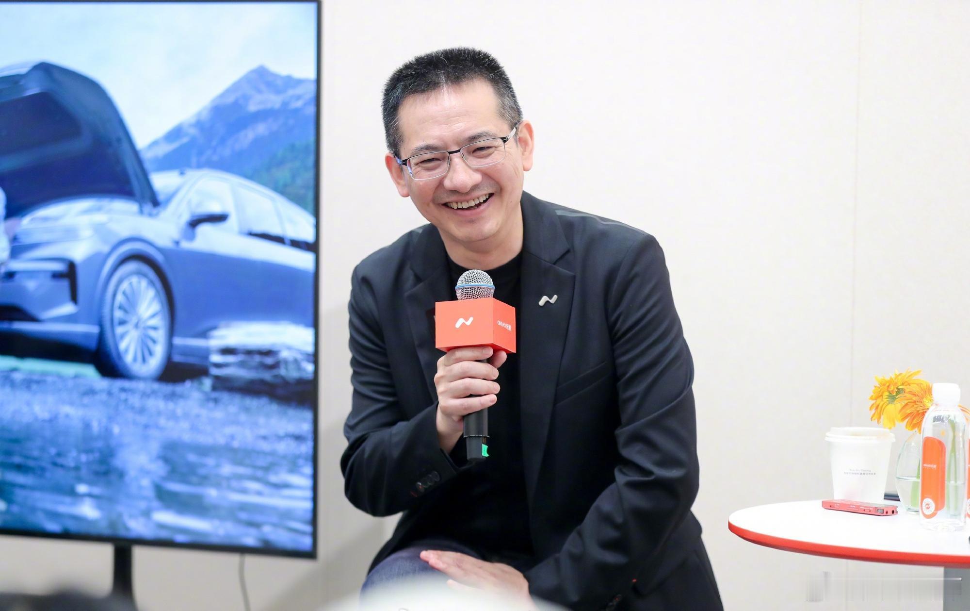 【蔚来总裁再度回应倒闭传言：公司穿越了“风暴”周期，今年三季度是转折点】在成都车