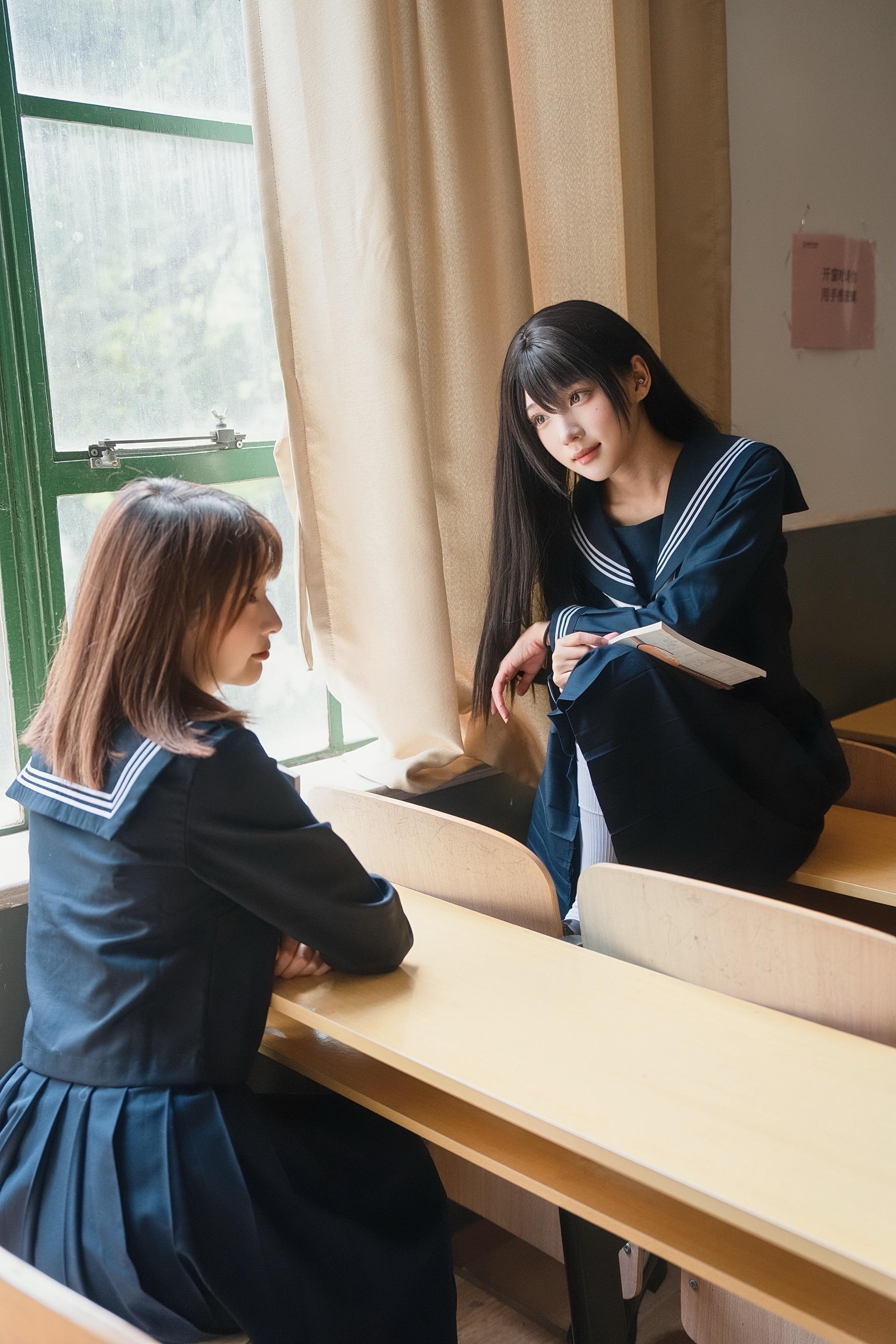 教室光影里的软甜碎片-