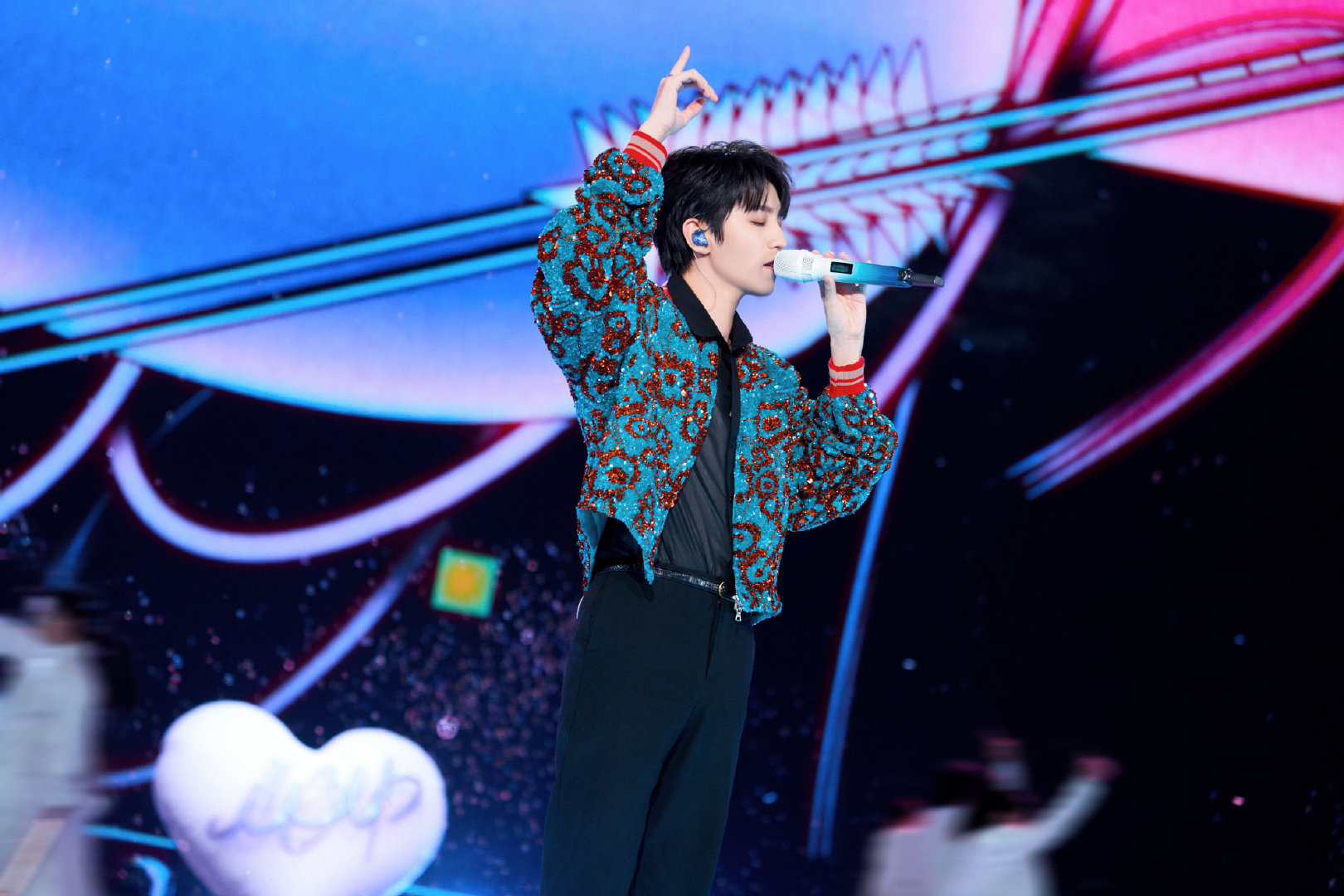 【王俊凯演出前24h重学新编舞】王俊凯演出前48h舞台全被推翻 4月29日，发布