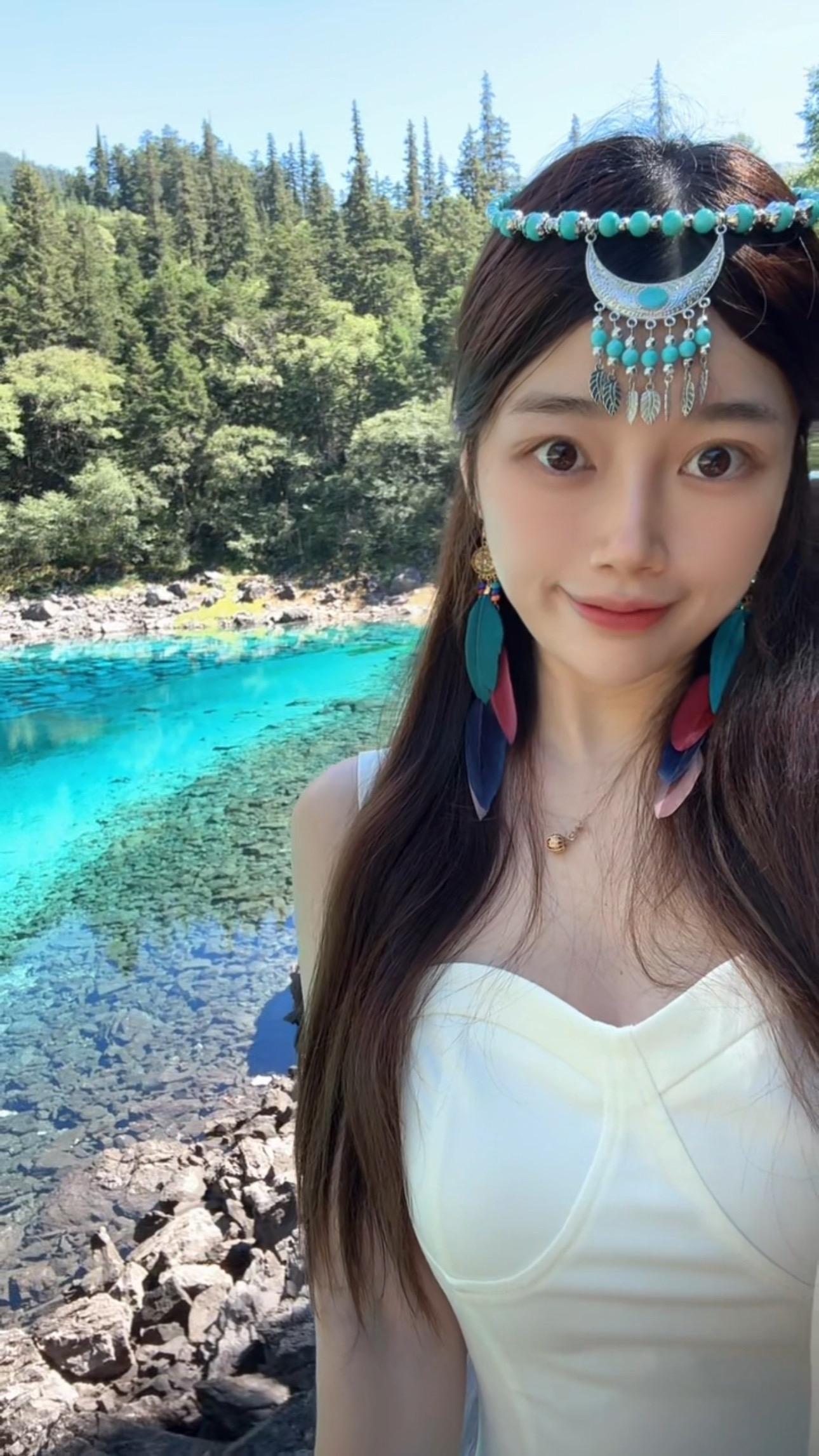 我出不了这神山 你带一支格桑花走吧。