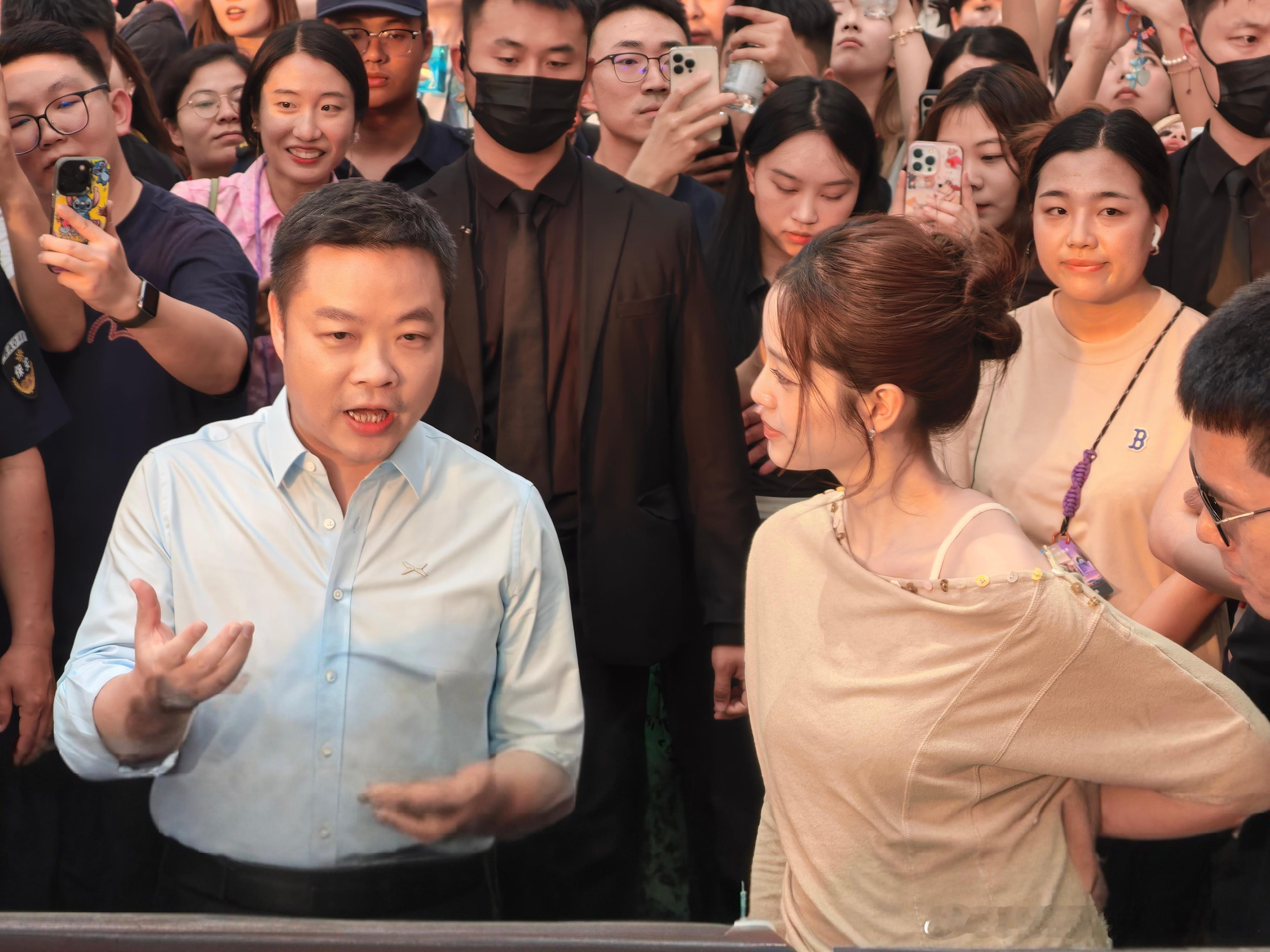 咱就是说，欧阳娜娜是好看，王勉何广智什么J8[awsl]小鹏mona发布会太会玩