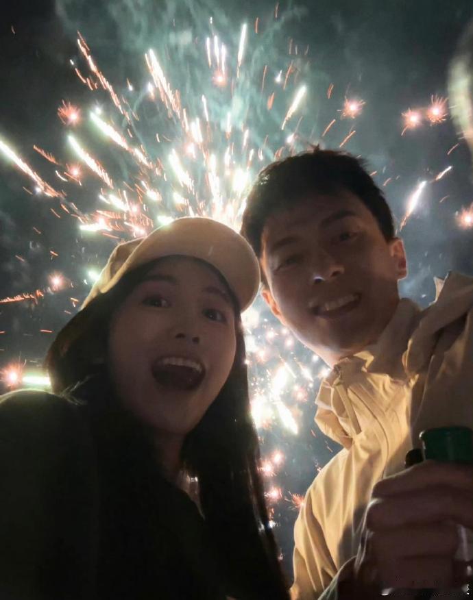 罗拉王能能疑似分手，取消置顶官宣视频。近日，有网友发现罗拉的短视频账号主页删除了