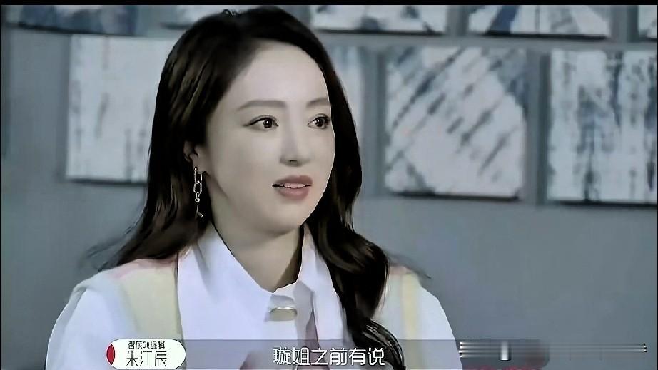 这个应该是前几年的一个访谈类节目，主持人问她离婚后，追求她的人都是什么年龄阶段的