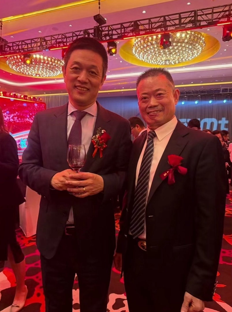 【李斌出席长鑫科技上市答谢宴】长鑫科技今日正式登陆科创板，而在昨晚，长鑫科技答谢