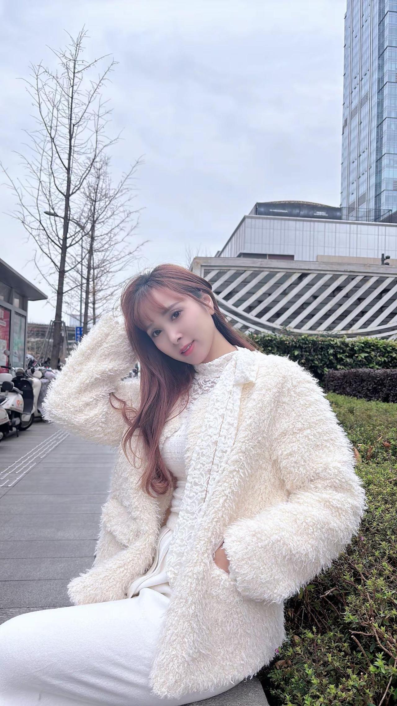 无论你活成什么样子，都会有人说三道四，这个世界我们只来一次，做自己喜欢的事，看自