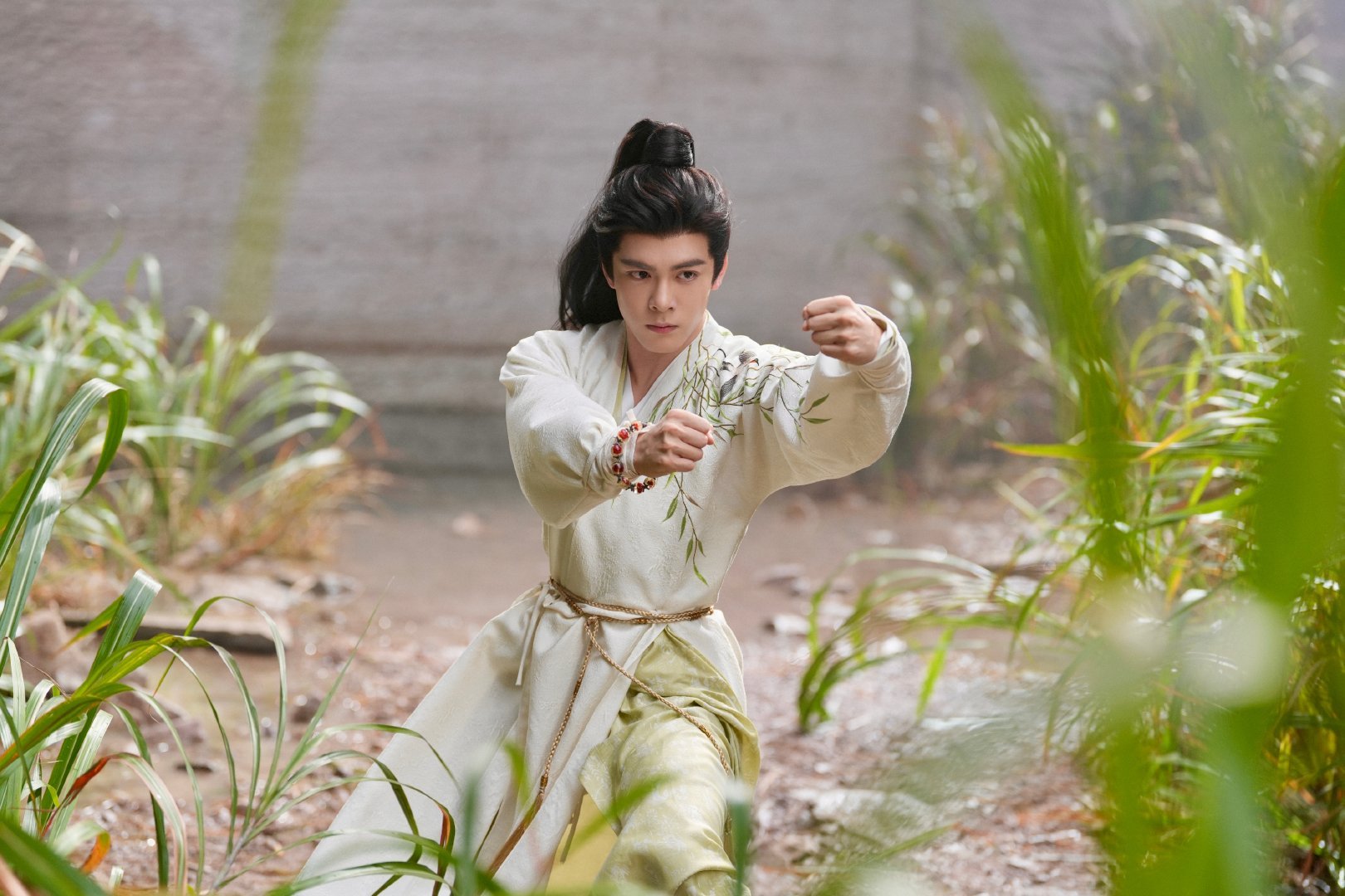 谁懂曾舜晞这段打戏曾舜晞这打戏真的太稳了！张无忌的底子一出手就知有没有，拳拳到肉