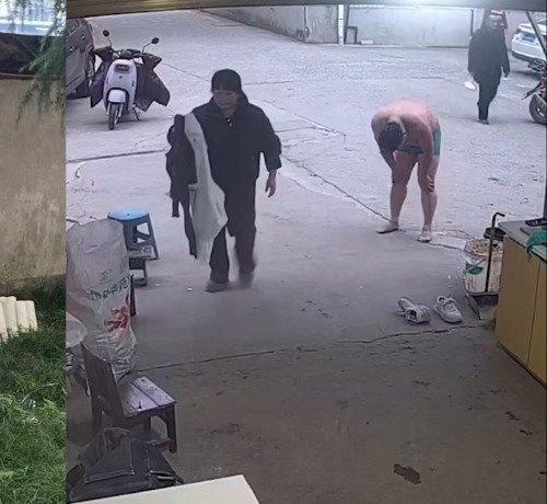 【毕业15年小伙救了同班同学的孩子 】他跳入冰冷水塘救起老同学的孩子 湖北鄂州，