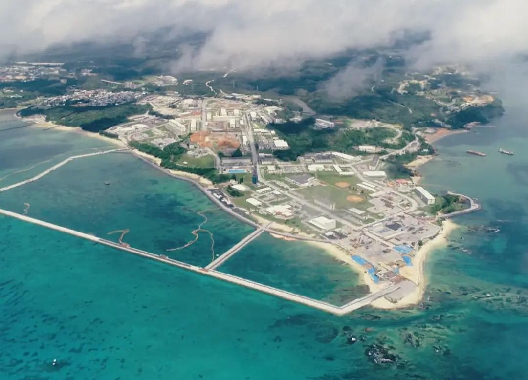 我一直以为咱们解放军的铁拳会首先打台湾省，但最近越来越觉得我们海军的第一个铁拳方