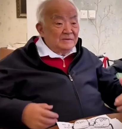 北京大学教授钱理群，退休后住进了养老院。让他没有想到的是，他住进去之后才突然顿悟