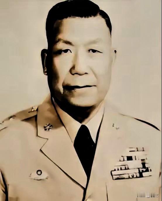 1949年，蒋介石下令炸废青岛，刘安祺接令后沉默不语，转头却把亲信叫进屋里，关上