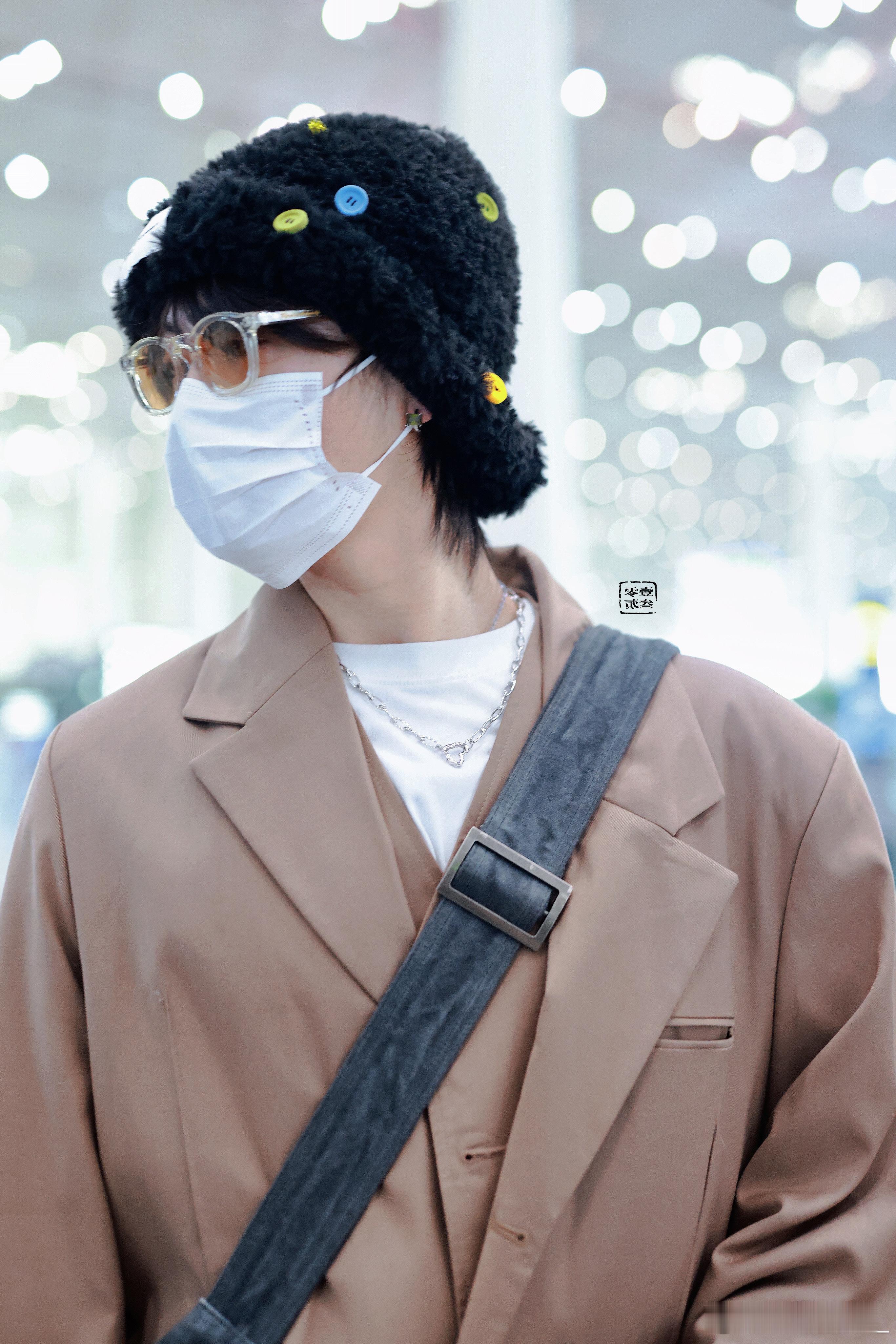 🧸五颜六色扣子的帽子 看起来就很暖和啊