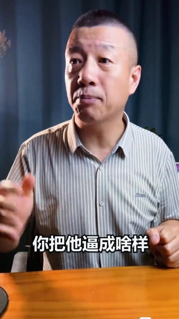 开豪车硬别大货车的下场。
命就这么没了，一开始那嚣张劲可是个庞然大物，你把它逼成