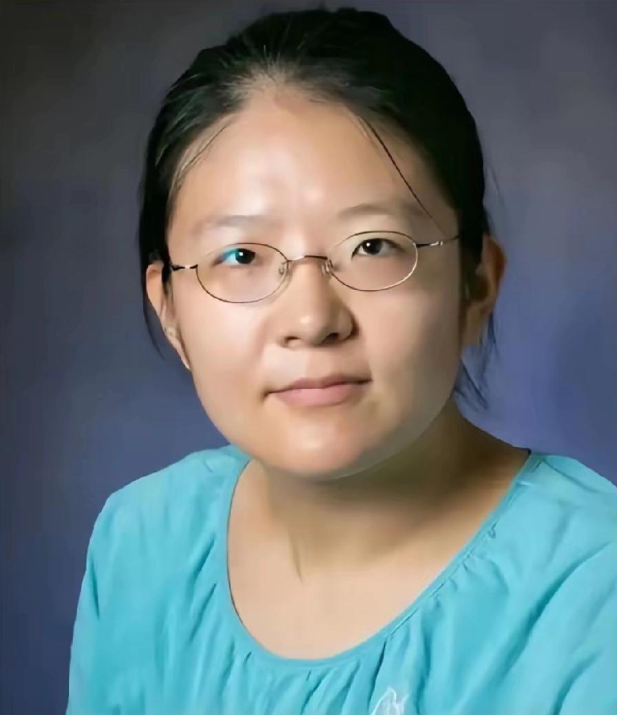 女教授郇真在广东一所985任教2年，每次课上都没几个人上课，最终因考核不过惨遭辞