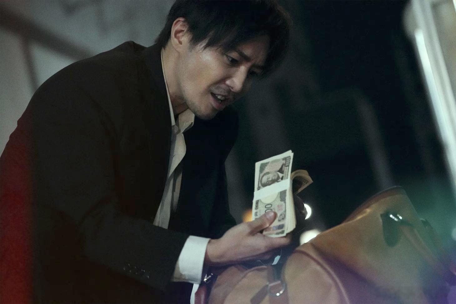 海外影视速递铃鹿央士主演电影《抓着稻草的野兽们》公开剧照，将于9月25日上映。本