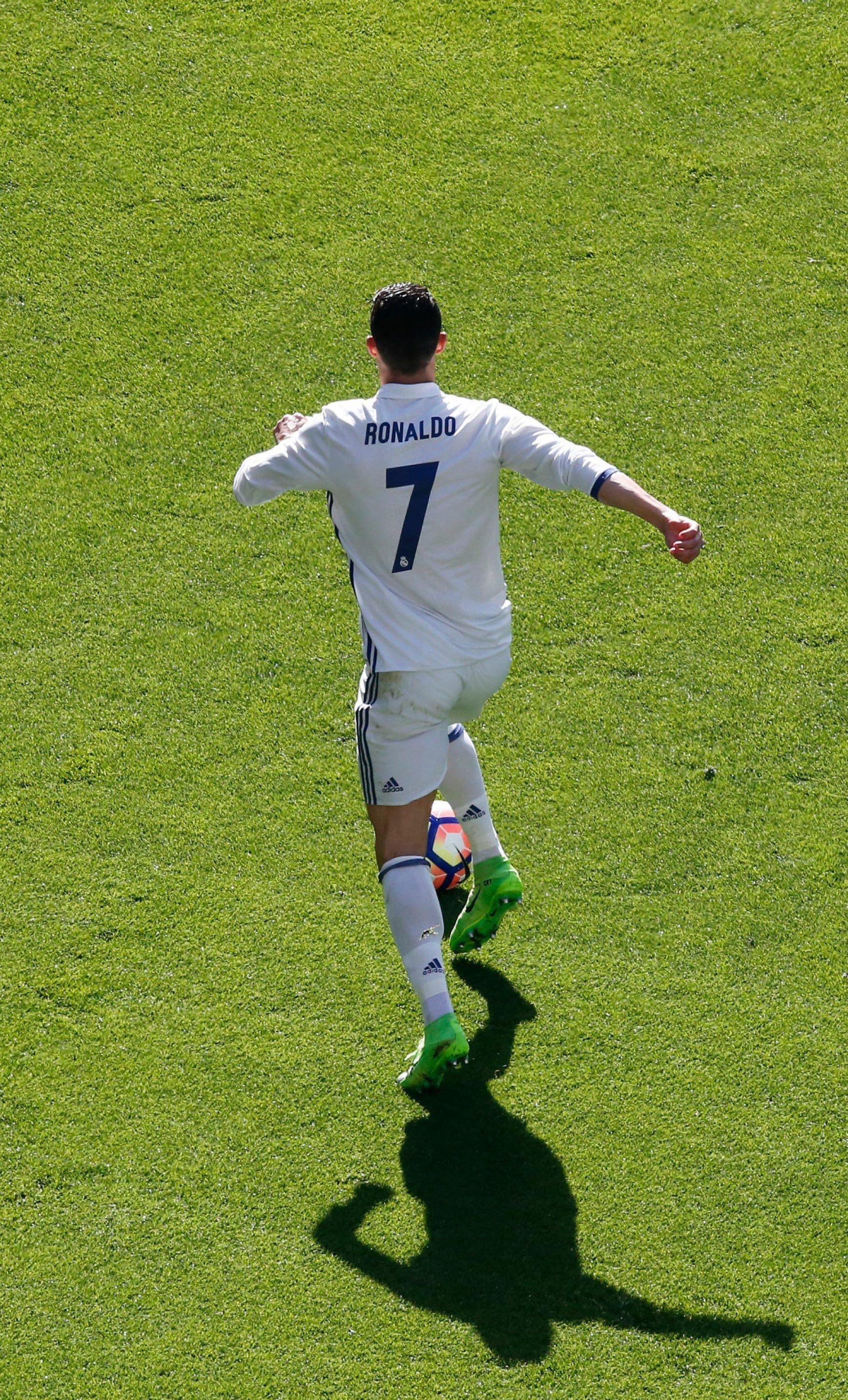 C罗阿拉维斯1比2皇马和c罗一起siu到最后姆巴佩皇马70球 🚨🚨皇马队史前